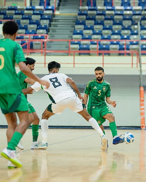 جانب من لقاء المنتخب السعودي الأول لكرة قدم الصالات ونظيره الباكستاني