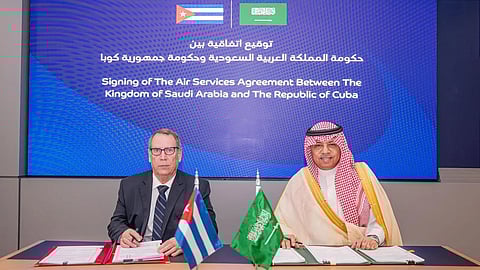 السعودية وكوبا توقعان اتفاقية طيران تعزز الربط الجوي إلى 250 وجهة عالميًا