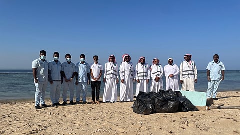 تعزيزًا للوعي البيئي.. "بيئة رابغ" و"جامعة المؤسس" تنظمان مبادرة لتنظيف شاطئ الجامعة