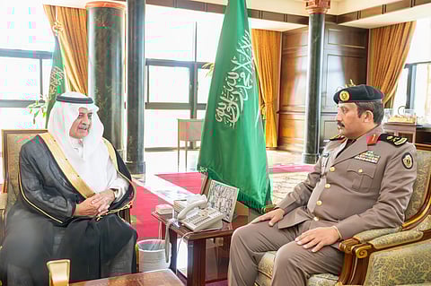 أمير منطقة تبوك يستقبل مدير شرطة المنطقة الجديد اللواء محمد الزهراني