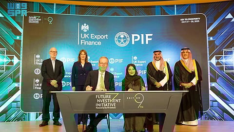 6.8 مليارات دولار دعمًا تمويليًا.. "الاستثمارات العامة" و"تمويل الصادرات البريطانية" يوقعان مذكرة تفاهم