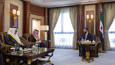 الرئيس السوري يستقبل الأمير فيصل بن فرحان في مقر إقامته بالرياض