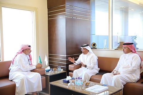 رئيس القطاع الغربي بشركة المياه الوطنية يلتقي محافظ تربة لمناقشة تطوير الخدمات المائية بالمحافظة