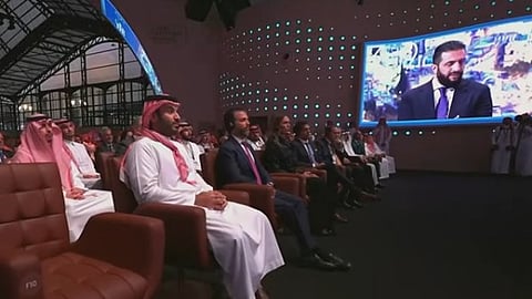 الأمير محمد بن سلمان خلال حضوره جلسة سوريا في منتدى الاستثمار