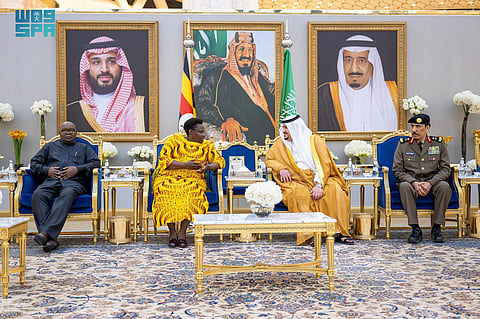 نائبة رئيس أوغندا تغادر الرياض وفي مقدمة مودعيها نائب أمير المنطقة