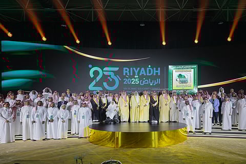 نيابة عن" الفيصل " .."بن جلوي " يكرم اللجان العاملة في دورة ألعاب التضامن الإسلامي الأولى