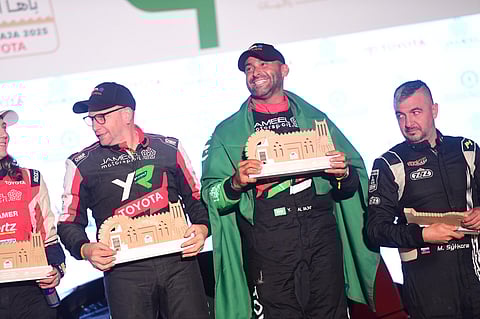 العالمي يزيد الراجحي يواصل حصد الألقاب ويحقق فوزه الخامس في باها القصيم من البطولة السعودية تويوتا للراليات الصحراوية