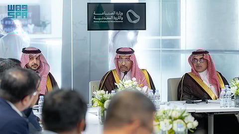 وزير الصناعة يبحث مع وفد صيني فرص الاستثمار في الصناعات المتقدمة