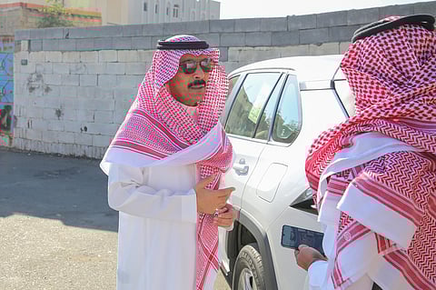 شاهد.. أمين الطائف يقف على معالجة ملاحظات أهالي حي عودة