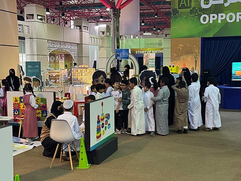 طلاب وطالبات مدارس مكة المكرمة يتفاعلون مع مهرجان واحة الملك سلمان