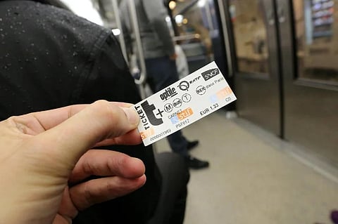 باريس تستغني نهائيًا عن تذاكر المترو الورقية بعد 125 عامًا من الخدمة