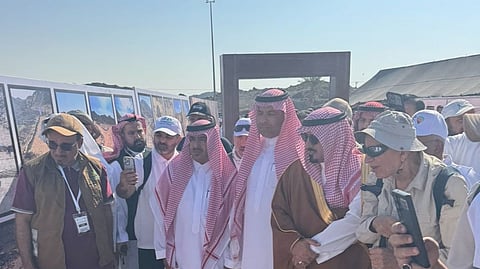 محافظ القويعية يُدشّن مسار “جبل الشقراء” بمزعل بمشاركة واسعة لهواة المشي والهايكنج