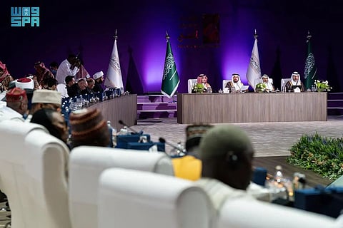 وزير الحج والعمرة يلتقي بأكثر من 100 وزير ومفتي ورئيس مكتب شؤون الحج في العالم الإسلامي ويحثهم على استكمال إجراءات التعاقد قبل 15 رجب