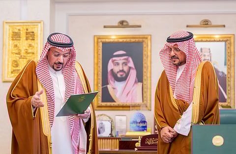 أمير القصيم يُدشّن الموقع الإلكتروني المُحدث لإمارة المنطقة