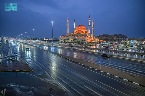 أمطار حائل تُبهج الأهالي وتسيل الأودية والشعاب