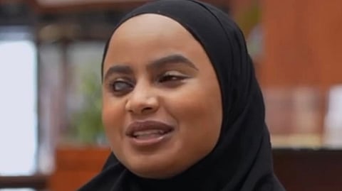 طالبة كفيفة تروي قصة نجاح مؤثرة في احتفال تخرج جامعة الأمير محمد بن فهد