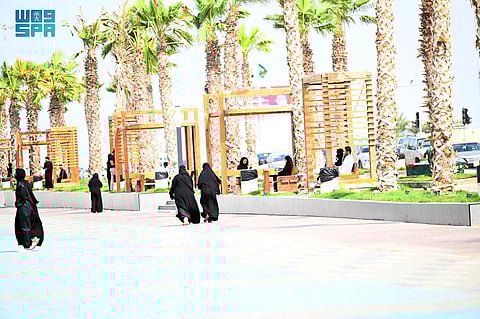 أجواء جازان المعتدلة وشواطئها الخلّابة تجذبان الزوار والأهالي