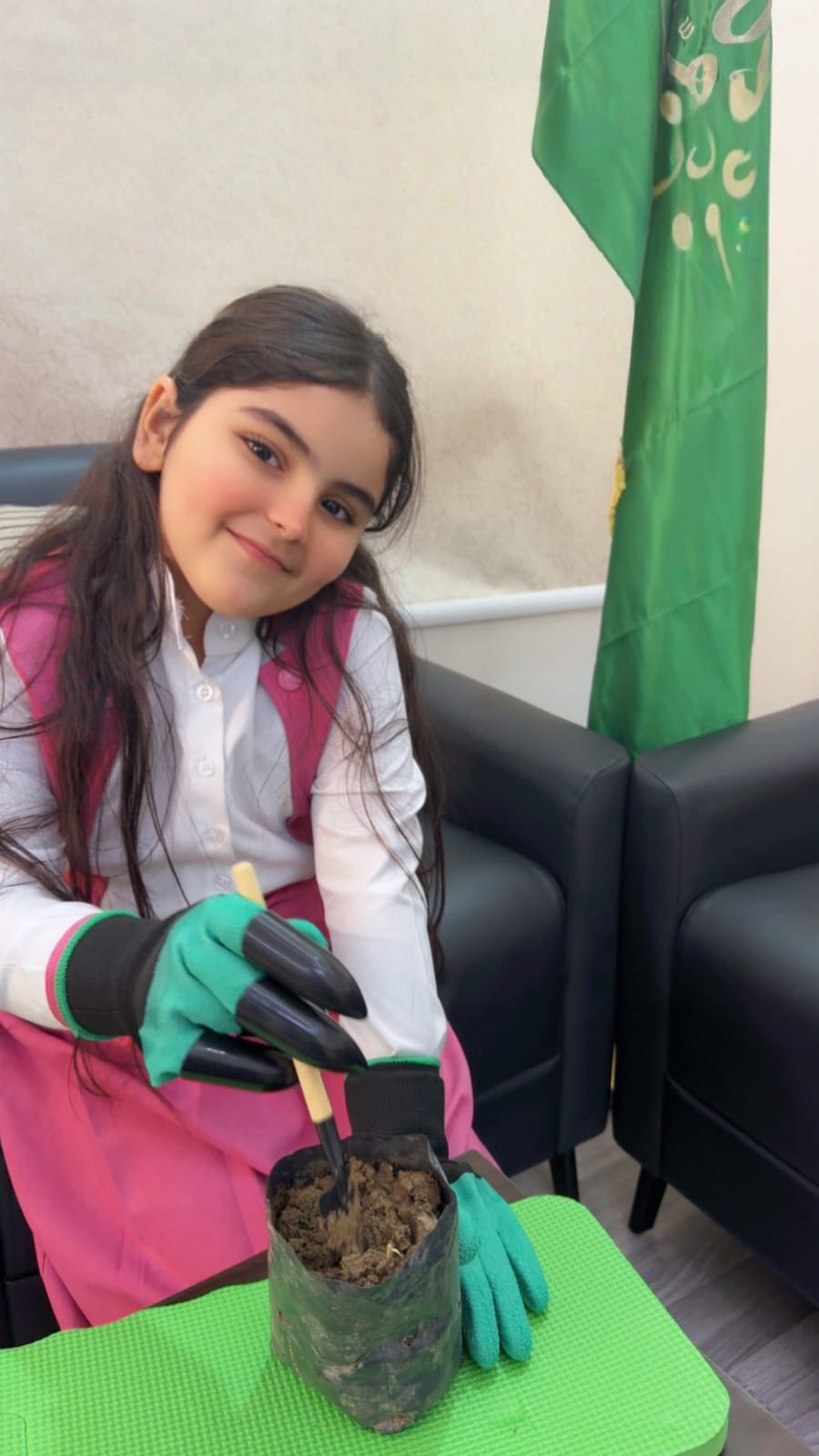 بيئة مكة تنفّذ فعالية "غرس اليوم… ظل الغد" لتعزيز الوعي البيئي في مدارس جدة