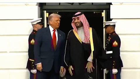 ترمب يستقبل ولي العهد في البيت الأبيض ويصحبه في جولة داخل المقر الرئاسي