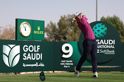 سورات وميرونك يتصدّران افتتاح بطولة السعودية الدولية 2025 للجولف