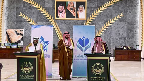 الأمير سعود بن نهار يشهد شراكة لإجراء 200 عملية رُكبة لمرضى الروماتيزم بالطائف