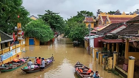 ارتفاع حصيلة ضحايا الفيضانات في فيتنام إلى 41 قتيلاً واستمرار عمليات البحث عن مفقودين