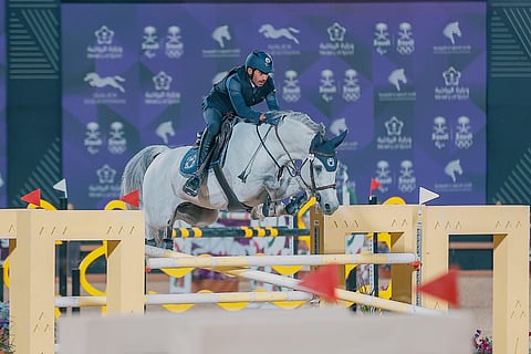على ميدان مقر قفز السعودية بالجنادرية.. تحدٍّ وإثارة في ثاني أيام جولات الرياض لقفز الحواجز