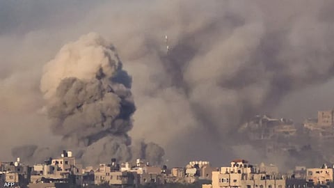 قصف إسرائيلي يحوّل خان يونس إلى "أحزمة نار".. و24 قتيلًا في غزة