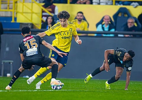 برباعية وهدف سينمائي لـ"رونالدو".. النصر يعبر الخليج ويتربّع على القمة