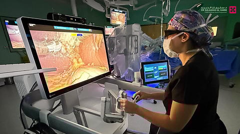 مستشفى الدكتور سليمان الحبيب بالفيحاء في جدة يستاصل المستقيم والرحم والمبيضين بالروبوت Hugo™️ RAS