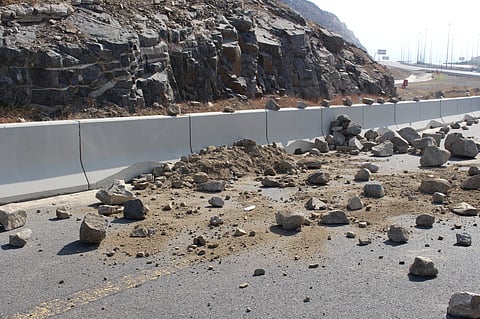 أمانة العاصمة المقدسة تنفّذ فرضية لانهيار صخري بسبب الأمطار لرفع الجاهزية