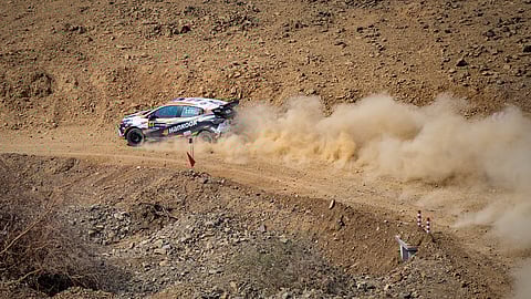 في اليوم الثاني من بطولة العالم للراليات "رالي السعودية 2025".. الفرنسي "أدريان فورماو" يتصدّر