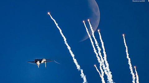 معرض الطيران العام 2025 يختتم فعالياته بـ90 عرضًا جويًا ويحقق رقمًا قياسيًا في "غينيس"