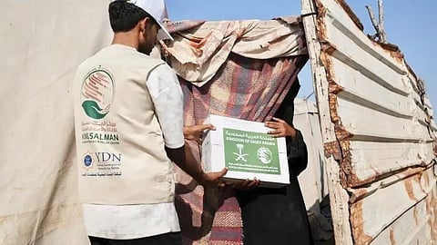 مركز الملك سلمان يوزّع 1,850 كرتون تمر لـ11,100 مستفيد في مأرب اليمنية