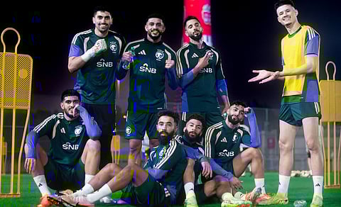 لاعبو المنتخب السعودي الأول لكرة القدم خلال الحصة التدريبية