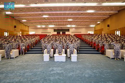 أكاديمية وزارة الداخلية لأمن الحدود تخرج (99) ضابطًا من دورات تدريبية متقدمة وتأسيسية