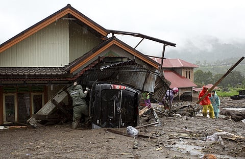 ارتفاع حصيلة ضحايا الفيضانات والانهيارات الأرضية في إندونيسيا إلى أكثر من 500 شخص