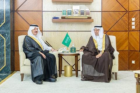 أمير الشرقية يستقبل الدوسري بعد تنازله عن قاتل شقيقه لوجه الله