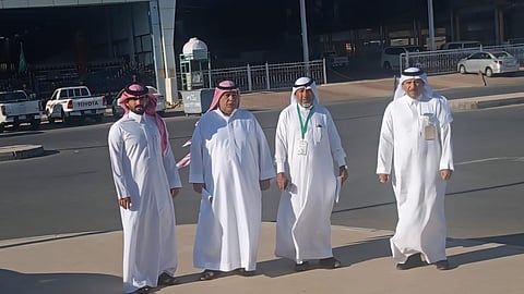 لجنة التوطين بنجران تتابع التزام معارض السيارات وتحصي 98 موظفًا سعوديًا