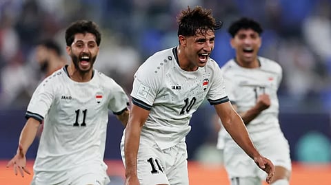 فرحة لاعبي منتخب العراق بالفوز على منتخب البحرين في كأس العرب