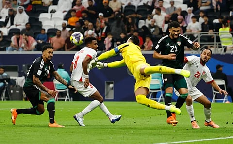 جانب من لقاء المنتخب الأردني ونظيره الإماراتي