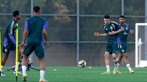 جانب من تدريبات لاعبي المنتخب السعودي الأول لكرة القدم
