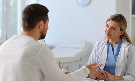 تقرير: 6 أخطاء شائعة نرتكبها قبل زيارة الطبيب تؤثر على نتائج التحاليل والتشخيص