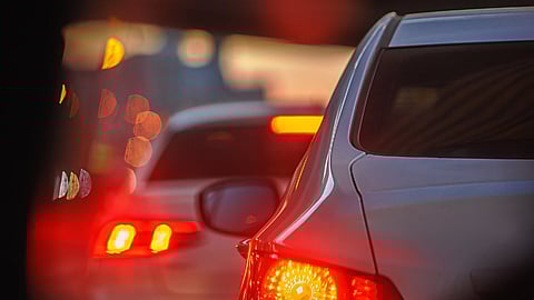 في هذه المواقف.. خفف السرعة أو توقف فورًا حفاظًا على سلامتك وسلامة الآخرين