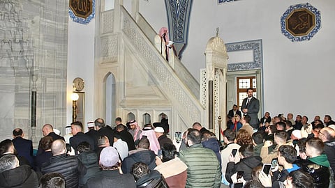 المعيقلي يخطب في جامع مصطفى باشا بسكوبيه ويؤكد وسطية الإسلام وسماحة النبي ﷺ