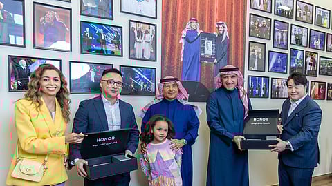 شراكة استراتيجية بين مجموعة روتانا للموسيقى و HONOR توثق لحظات لا تتكرر انطلاقا من "جلسة شعبيات محمد عبده"