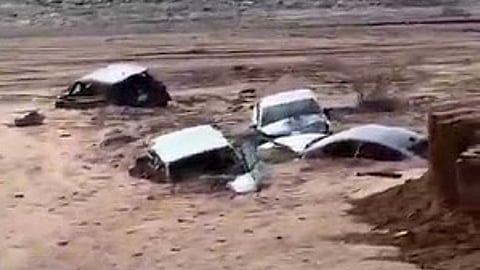 وفاة شاب غرقاً في سيول تبوك .. قادماً من عمله وجرفته السيول المنقولة من الجبال إلى الوادي