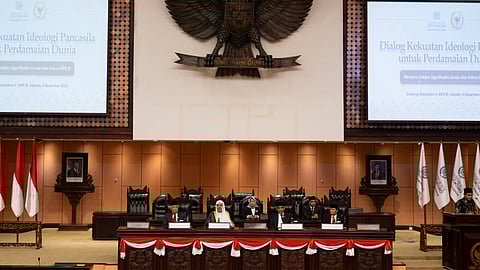 بحضور رئيس المجلس ونوّابه وأعضائه: مجلس الشورى الإندونيسي يستضيف الأمين العام لرابطة العالم الإسلامي