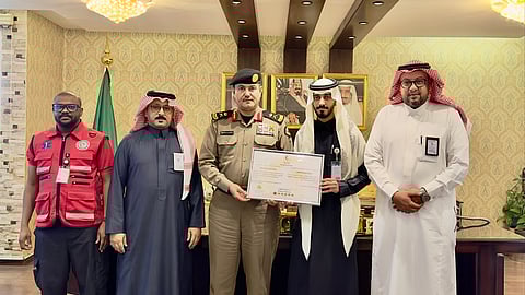 "الهلال الأحمر" يمنح شرطة الطائف شهادة الامتثال الإسعافي ضمن مشروع "معاذ"