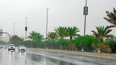 "البيئة": أمطار في 9 مناطق ومكة تتصدّر بـ133.2 ملم في جدة
